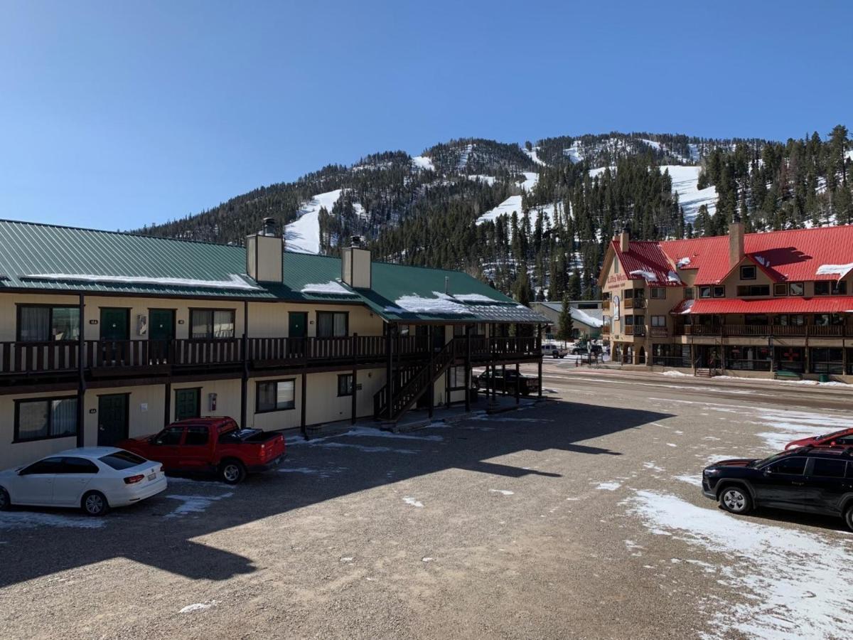 Ponderosa Lodge 红河 外观 照片